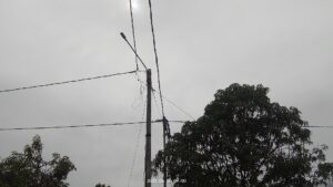 Salah satu lampu jalan yang menyalah hanya Kurang dari 3 bulan dari 2023.