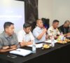 Di Hadapan Puluhan Media, Bupati Irwan Beri Penjelasan Terkait Pengosongan Lahan Laoli